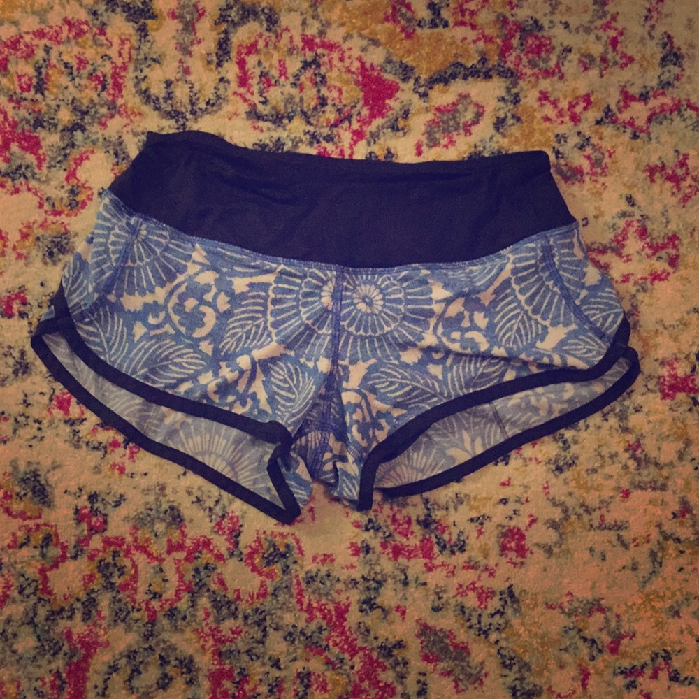 🍋Lululemon beachy floral speed shorts🌊💙